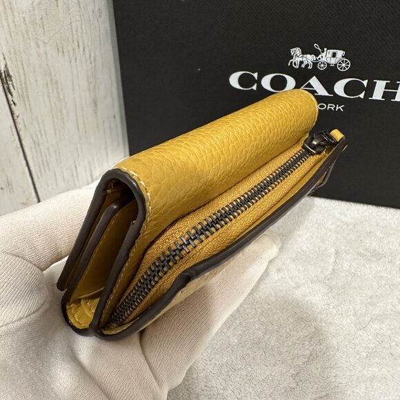 NWT! COACH Micro Wallet - Picture 3 of 6
